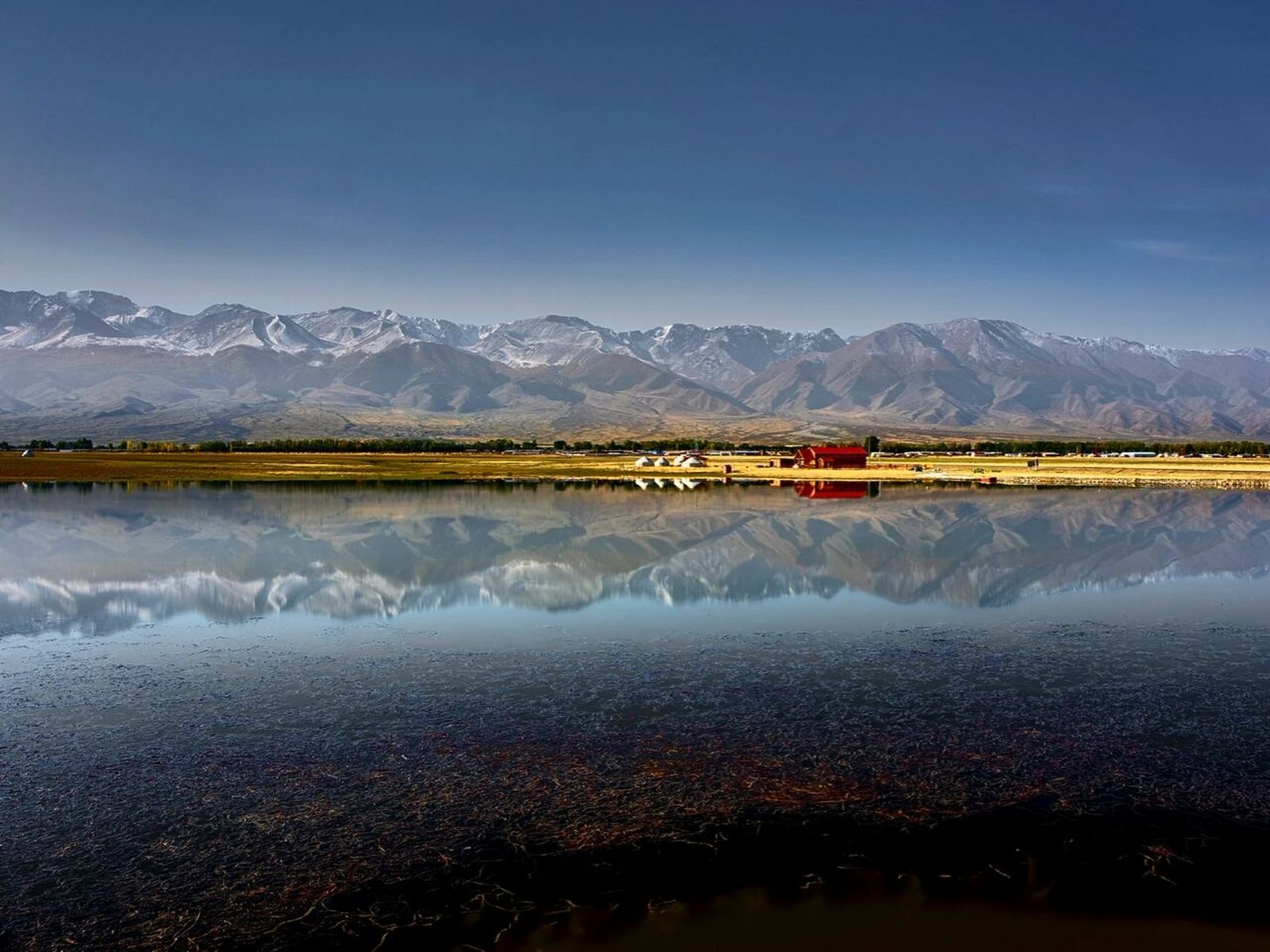 新疆短途自驾推荐 巴里坤 【图一】巴里坤湖 【图二】唐代烽燧 【图三