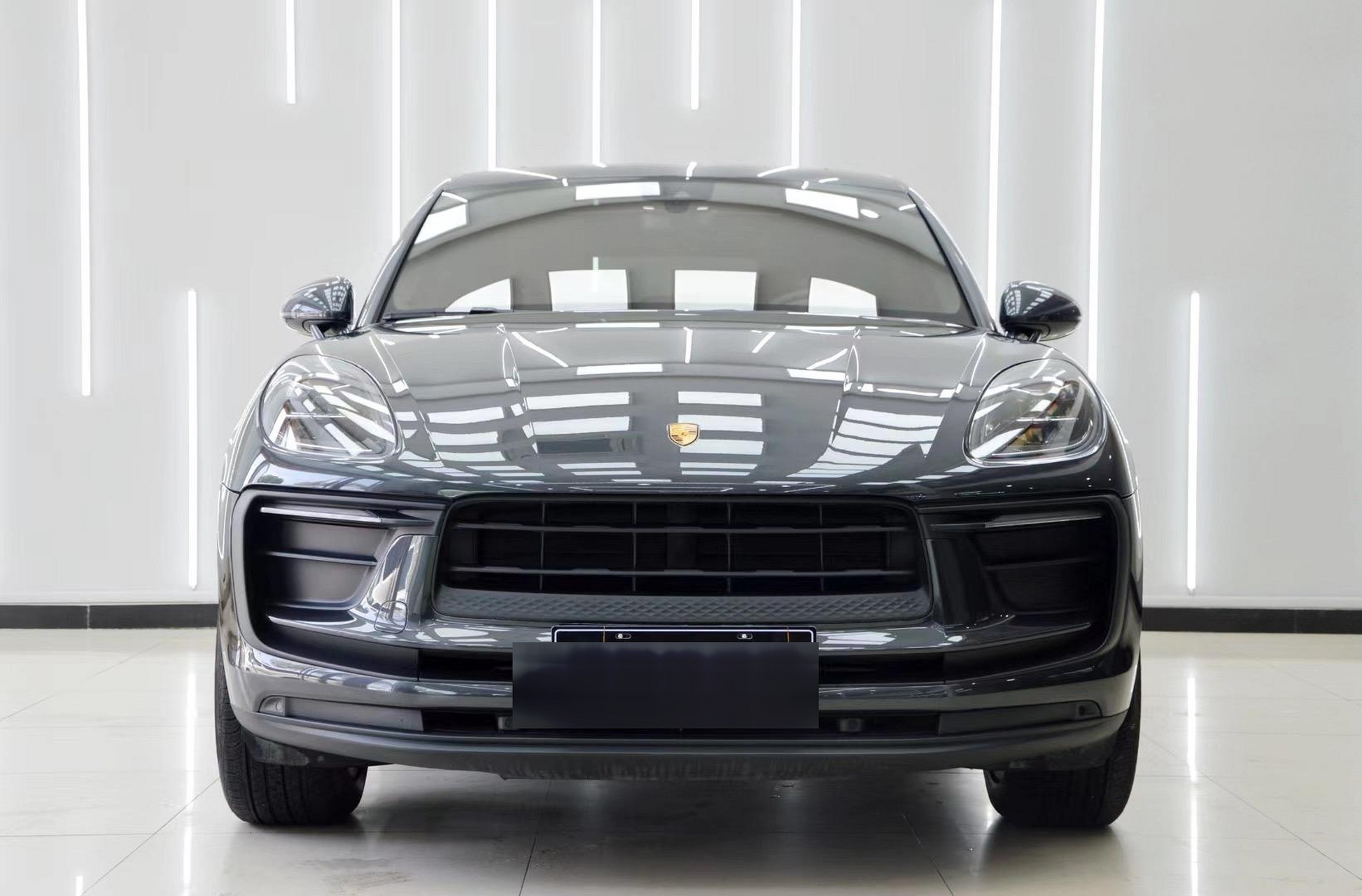 2023年3月保时捷macan  火山灰/波尔多红内 安全行驶1.