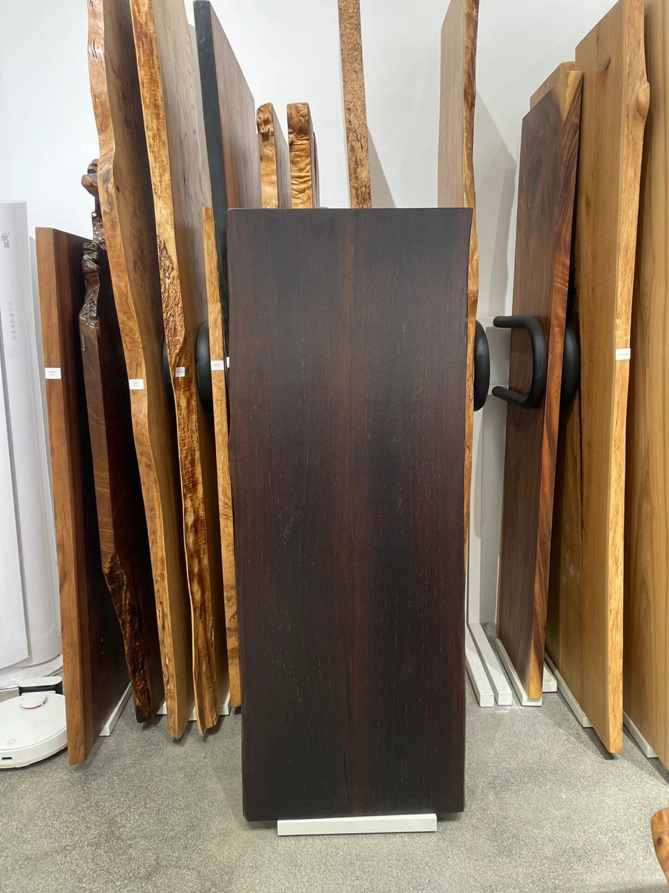 【白花崖豆木】它不同于非洲鸡翅木,缅甸的鸡翅木颜色偏红,黑丝纹理