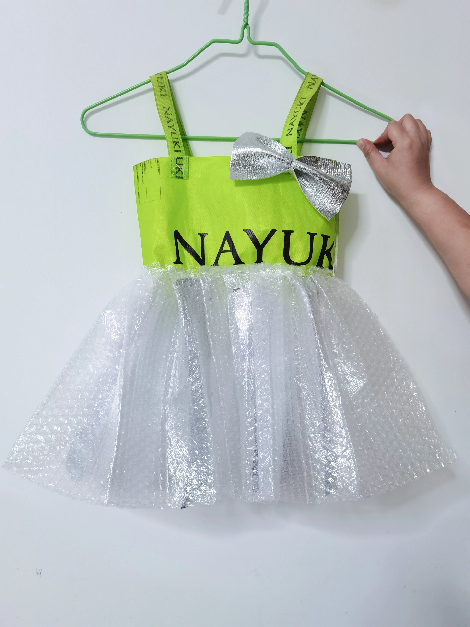 去年没有收到老师任何手工作业还挺开心,以为这家幼儿园不给家长布置