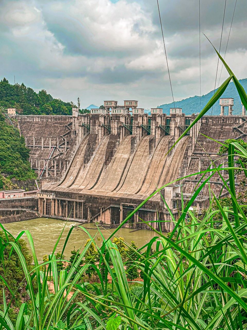 93它就是枫树坝水库啦 在河源市的龙川县 也叫青龙湖 是广东省第二