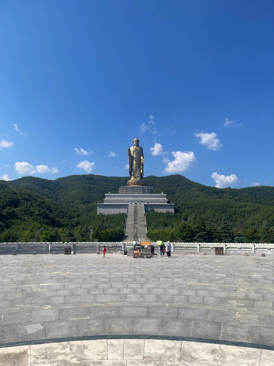 可惜未对外开放 位于河南平顶山鲁山境内的中原大佛,景区整体大环境