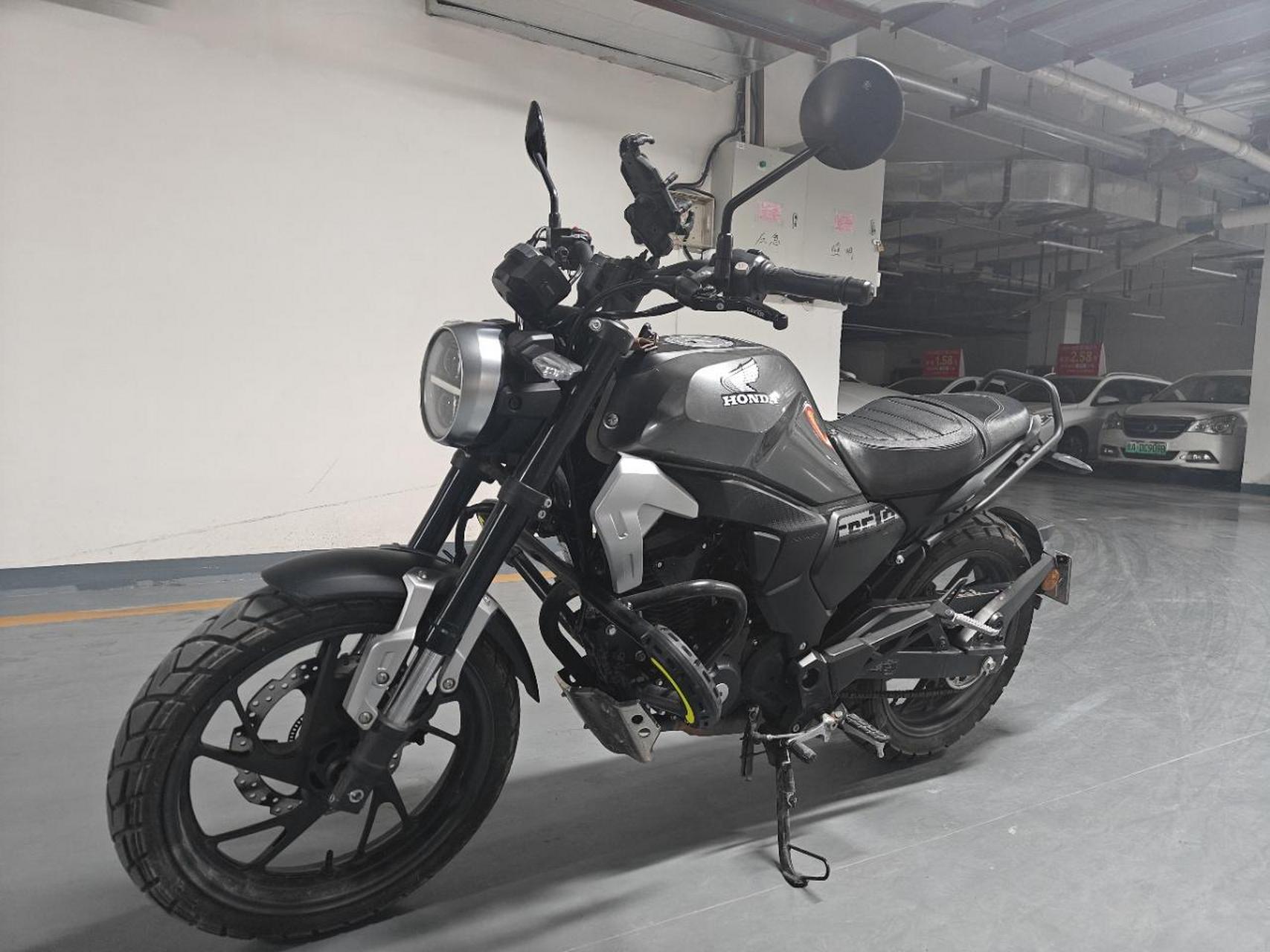 新大洲本田190tr,21年上牌一手户,,实表2900多公里,升级:护杠,手机