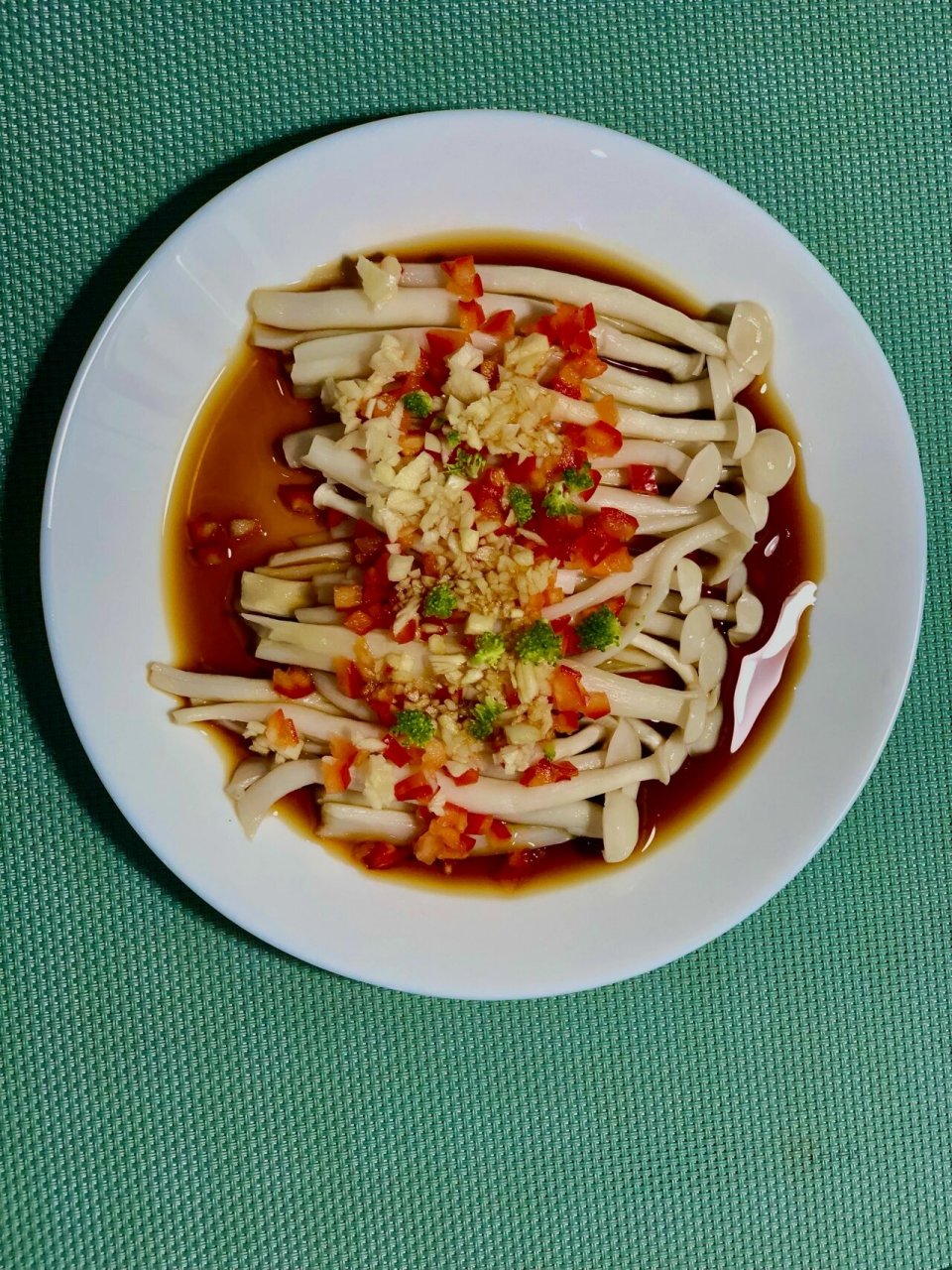 好吃又好看的凉拌白玉菇 真的很爽口 焯水2分钟 捞出过凉水 白玉菇