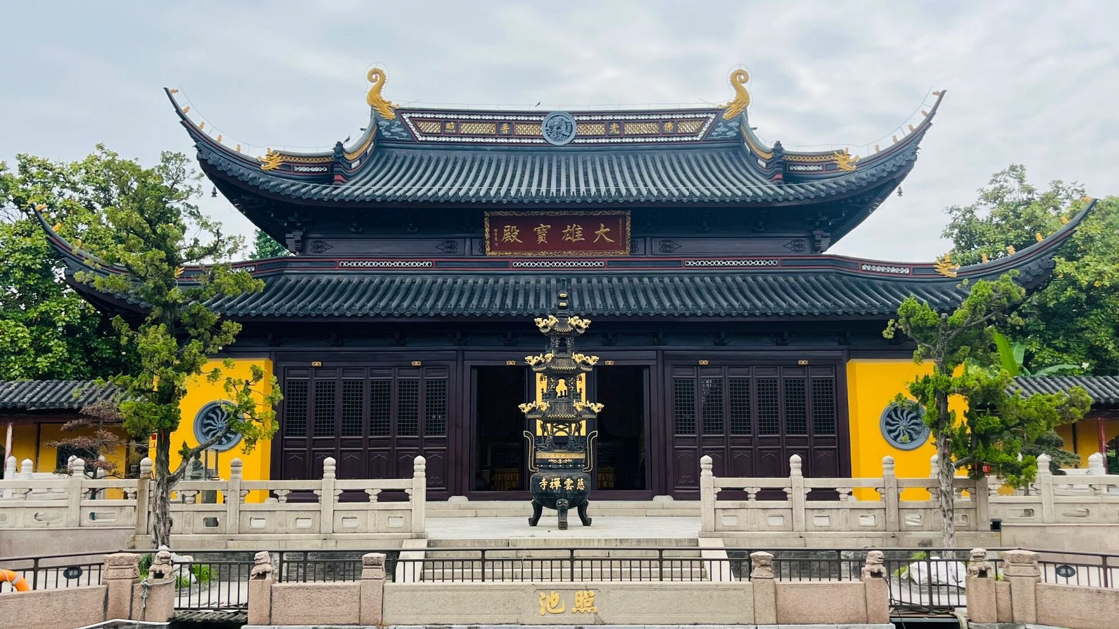 慈云禅寺中的慈云寺塔是最为值得一看的亮点,它是一座砖身木檐楼甘浇