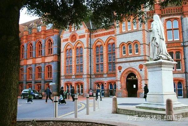 笨猪欧洲英国第一所商学院丁大学亨利商学院实力不容小觑