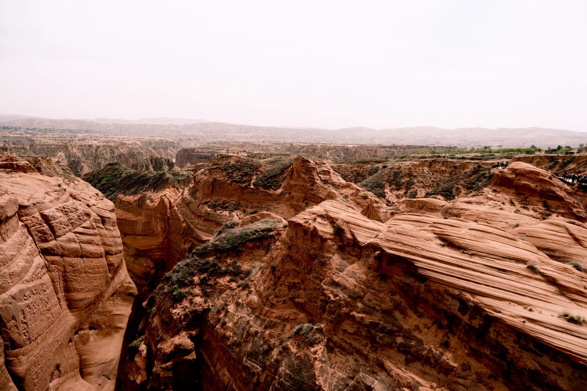 《人生之路》取景地——靖边波浪谷    靖边波浪谷有多处丹霞,其中
