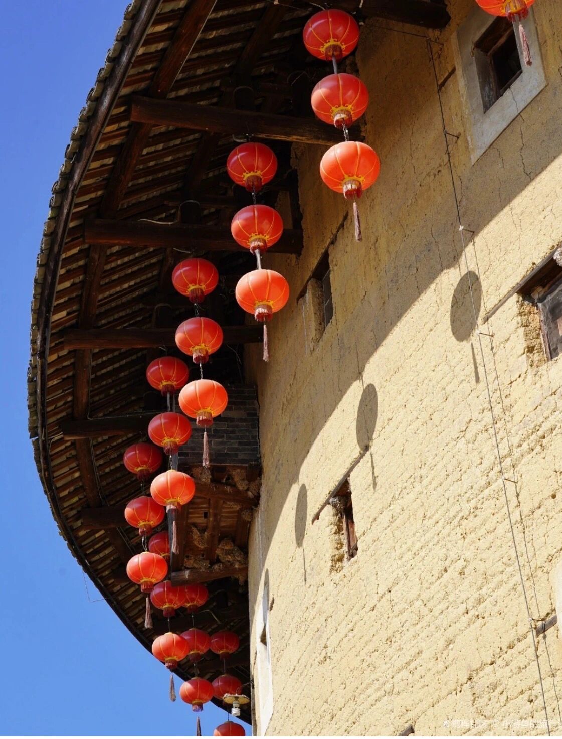 南靖土楼景点 塔下村:典型的客家小村落,坐落在两座山间峡谷中,河流