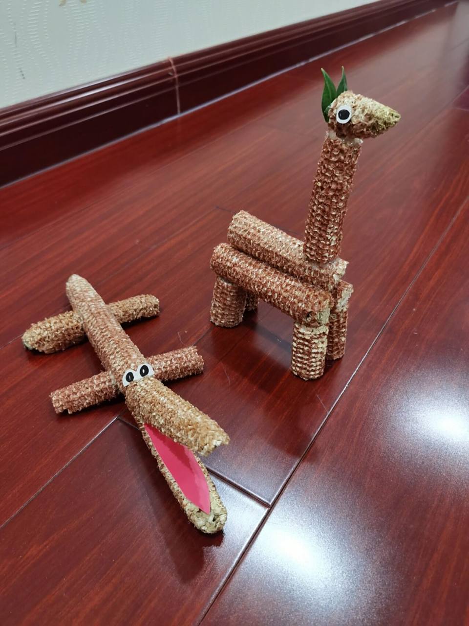 幼儿园手工玉米芯~ 我的第一个幼儿园作业! 干玉米芯做小动物造型