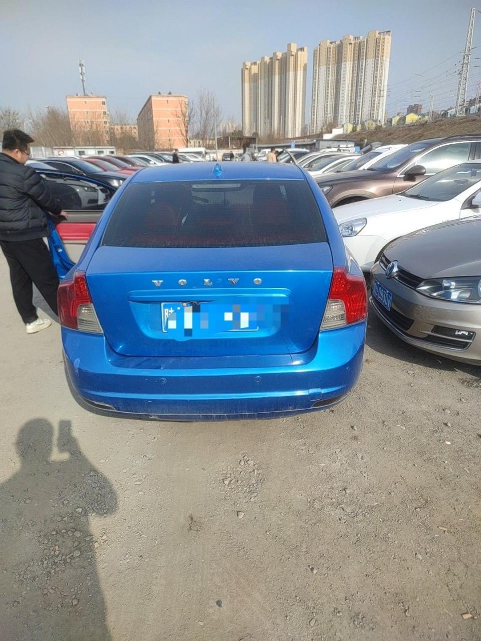 09年沃尔沃s40自动挡带天窗高配2.0排量福克斯同款发动机!