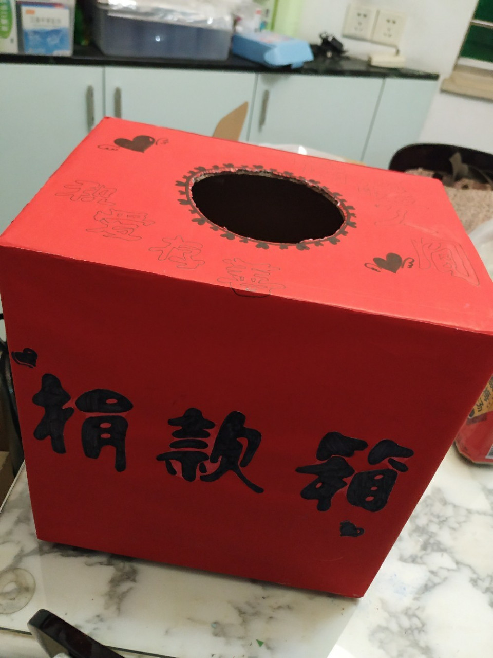 感恩节捐款箱义卖箱 大宝大班了,做这捐款箱第三个年头了,今年卖玩具