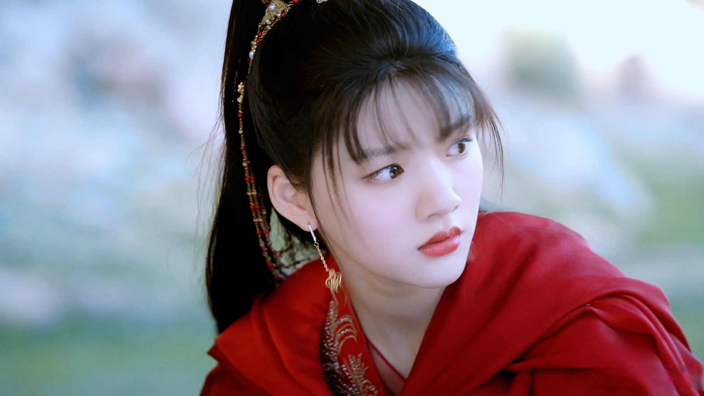 任敏古装扮相# 今天《玉骨遥》上线,感觉任敏和古装的适配度挺傅哪