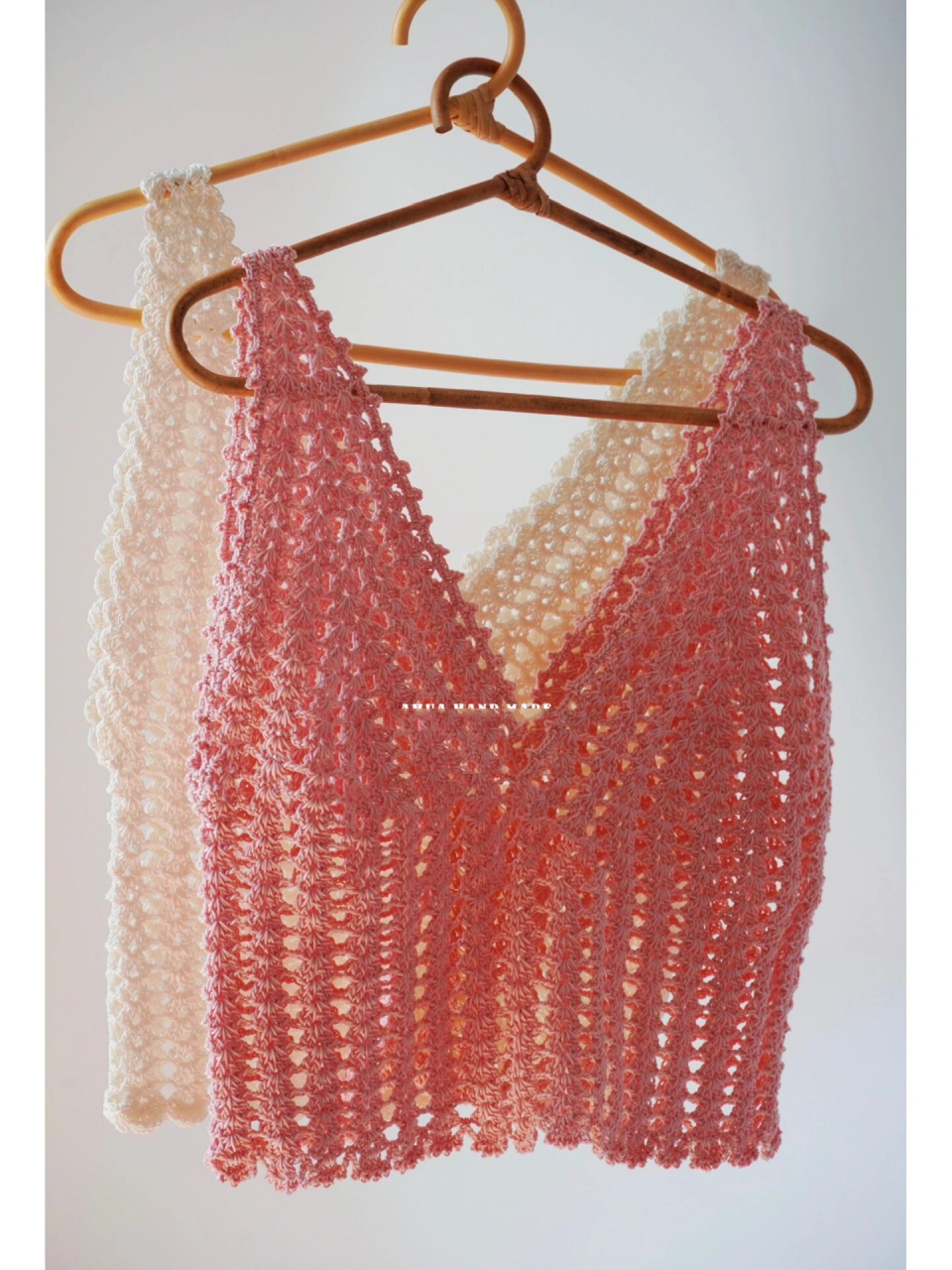 钩针编织·夏日背心 适合夏天的蕾丝线钩的.很漂亮的一款背心.