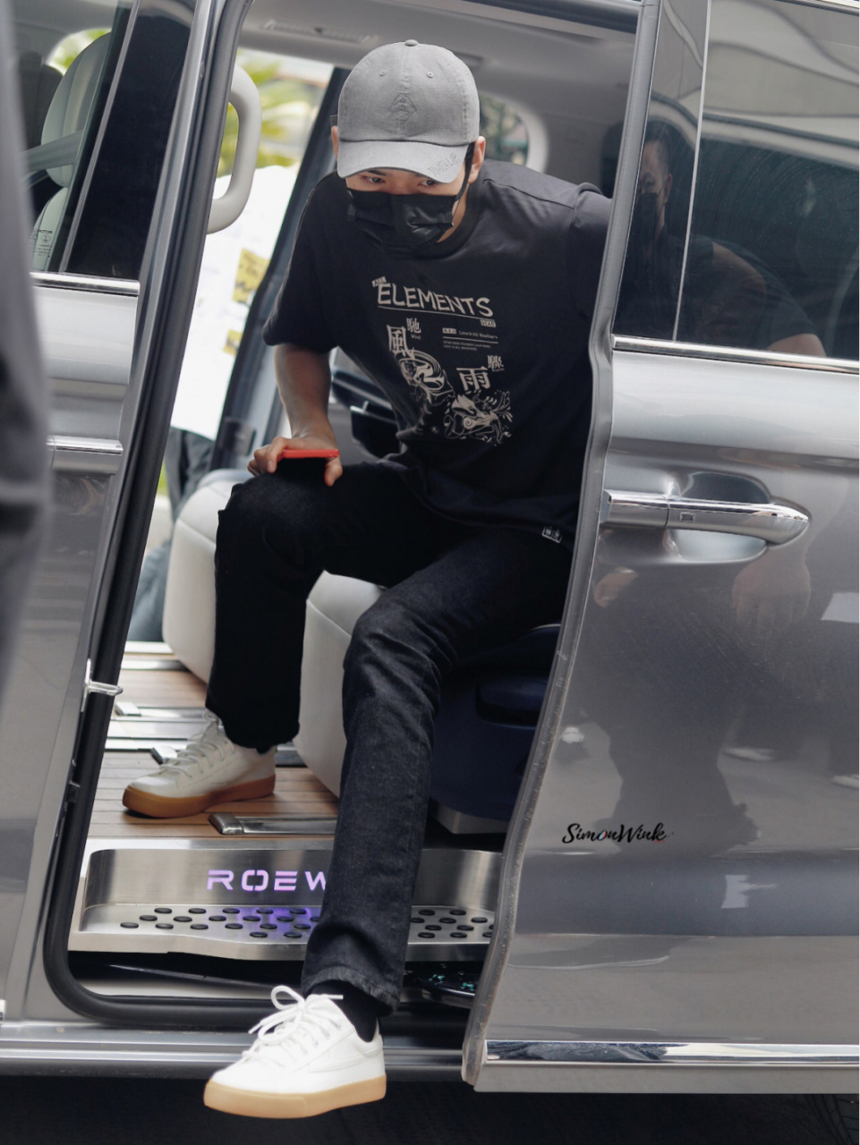 连男明星龚俊上班都在穿94 龚俊男神穿的这款是回力wb—1复古复刻