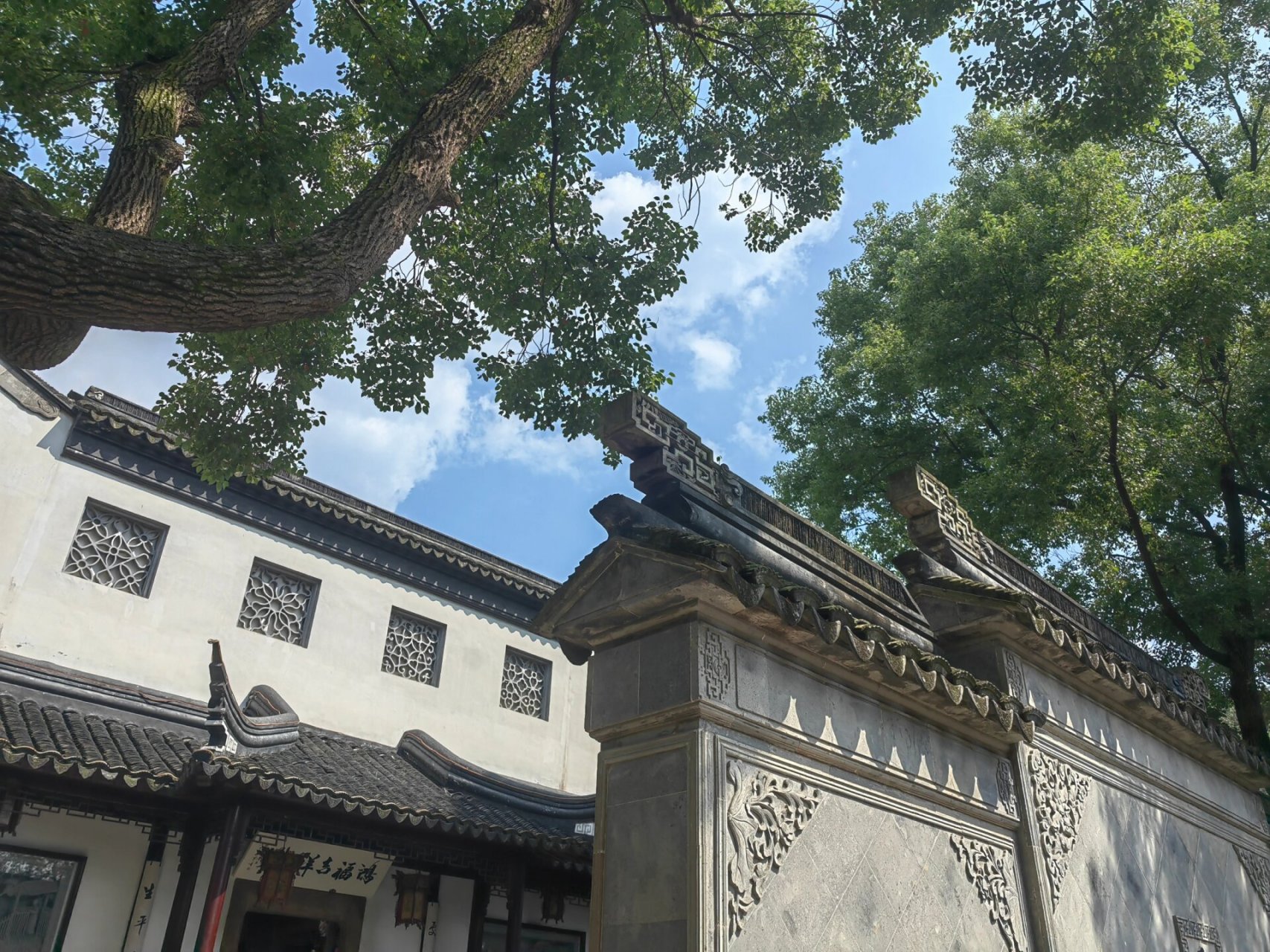 瑞园不愧是私家园林,早上带着家人直奔瑞园,来的路上一直在想这闷偏