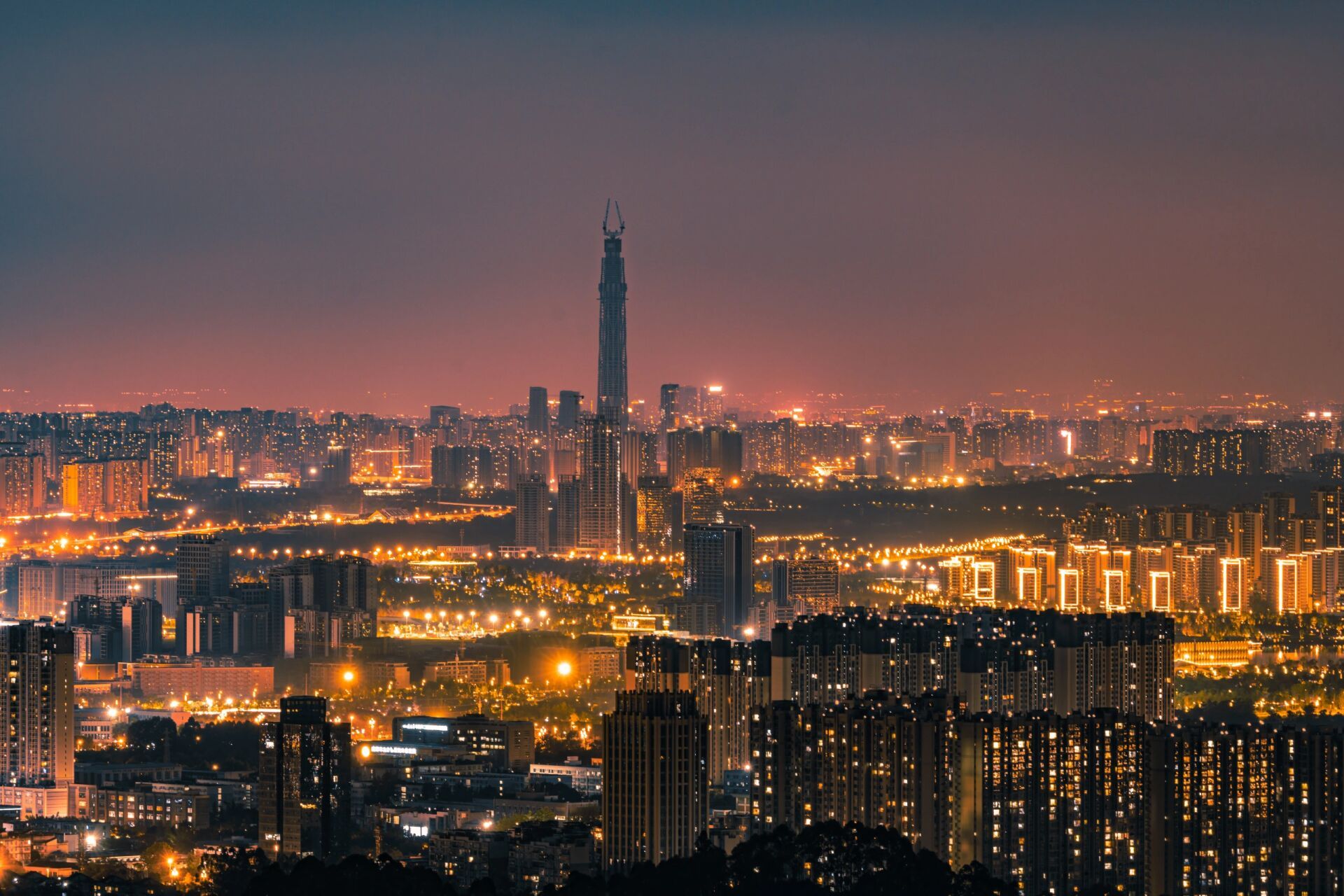 龙泉山·新见书山观景台 导航新见书山停车场,停好车后,在停车场背面