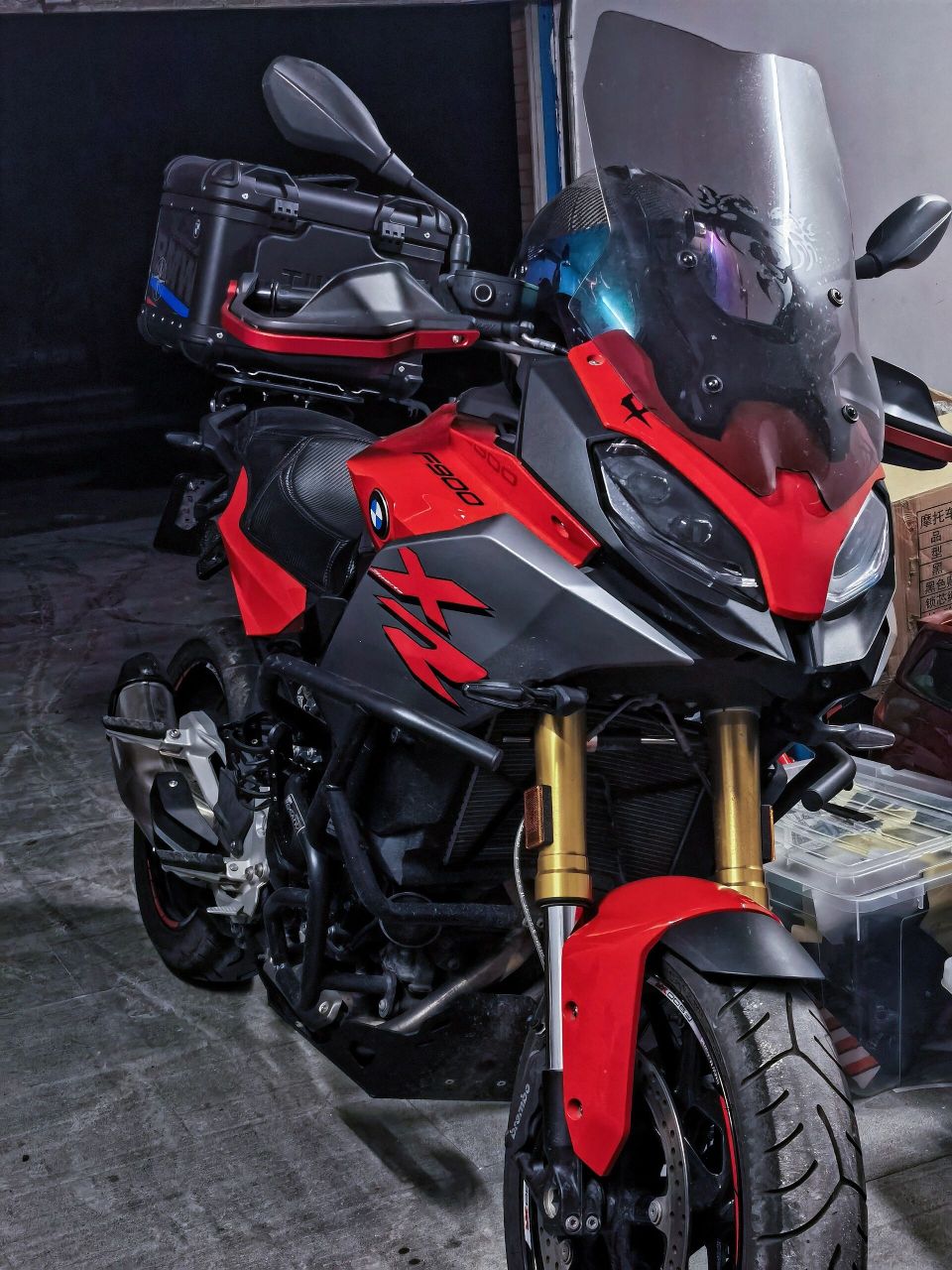 宝马f900xr半月总结 宝马f900xr骑了个把月,分享下优缺点, 优点: 1.