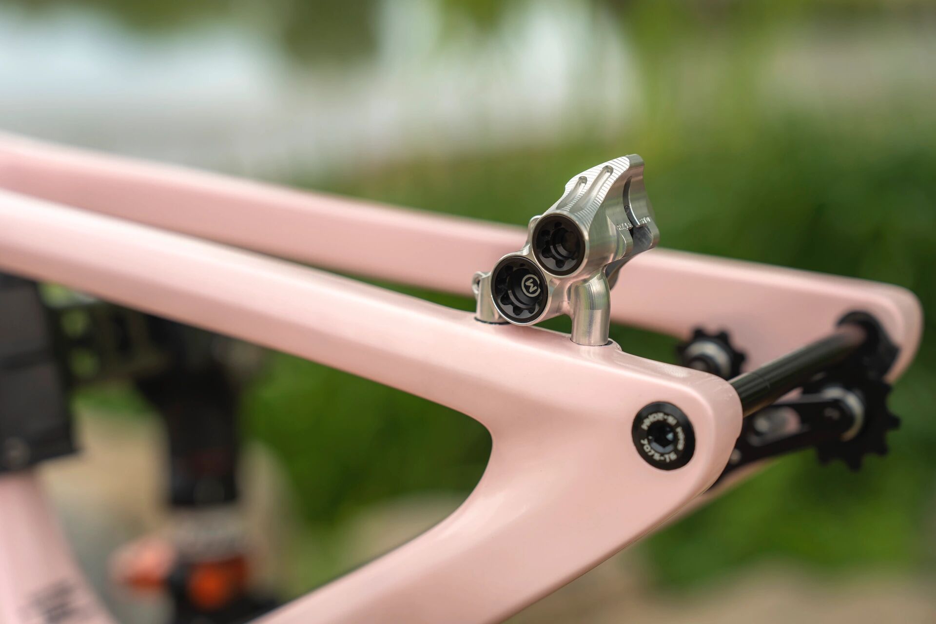 给媳妇定制的碳纤维土坡车架到货了! 开启组车模式!