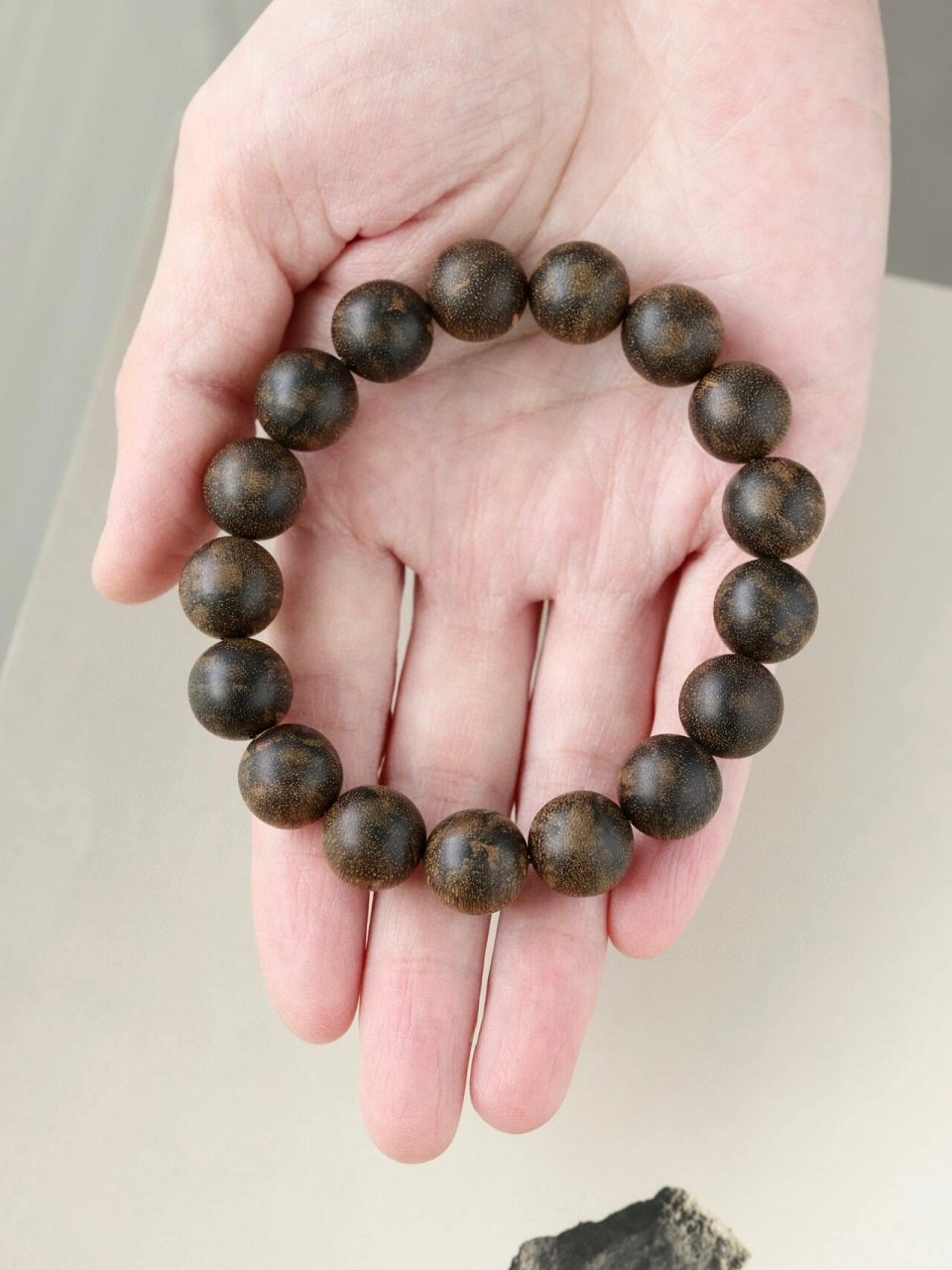 文莱沉香"12mm手串" 自然结香,油脂丰富,香气略带果韵,韵味高雅,佩戴