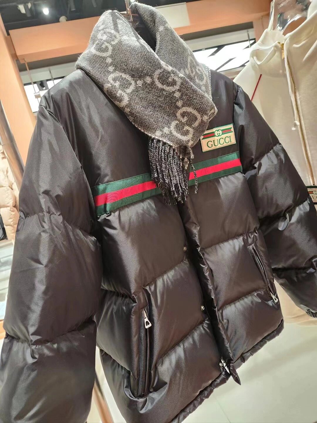 gucci新款羽绒服图片