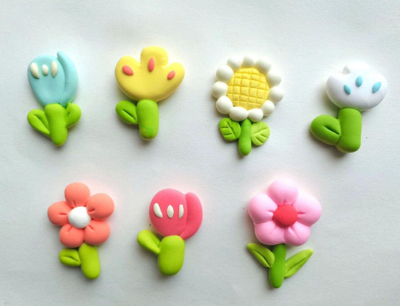 粘土教程 | 简单4步学会捏小花花(图文版) 小花花的图文版来咯 跟着