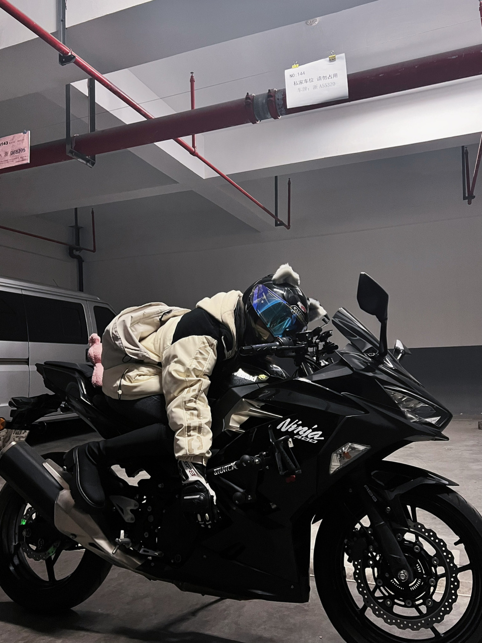 机车摩托车拍照姿势大全车库摆拍 不知道怎么拍照?给你参考,笑着拍吧