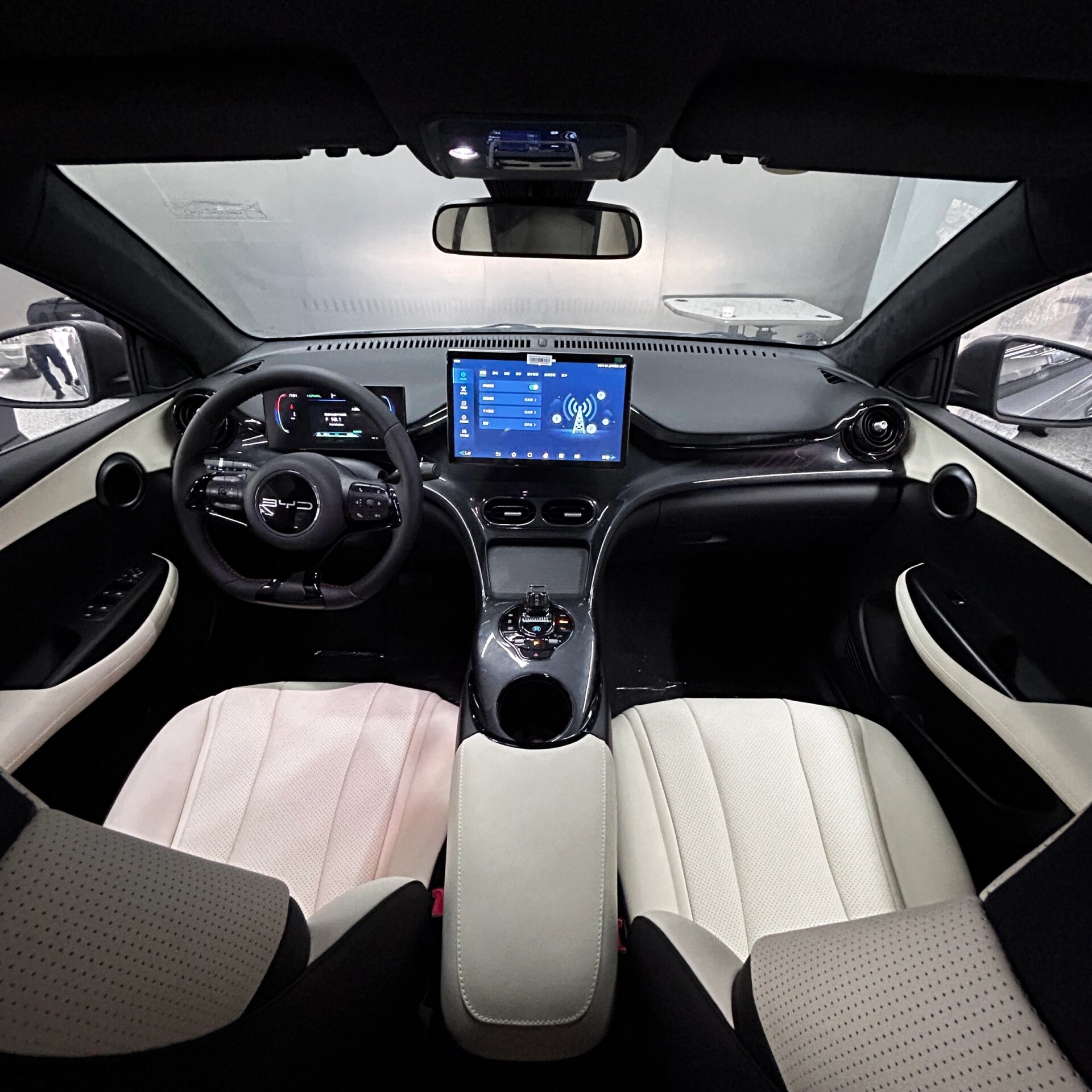 比亚迪e2 内饰升级 有点好看,不确定再看一眼