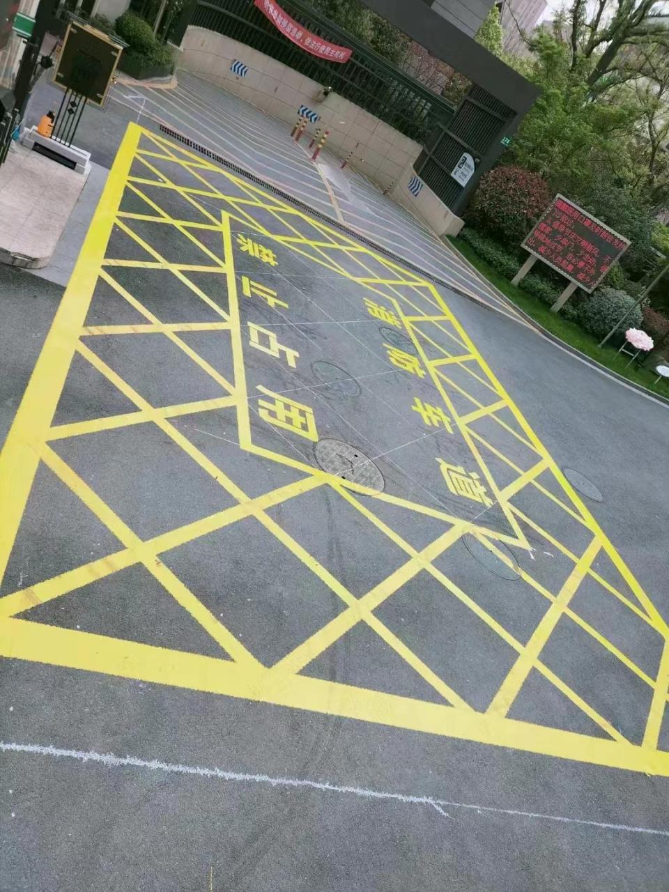 承接热熔标线,冷喷画线,车位划线,道路标线,交通标线,消防通道划线