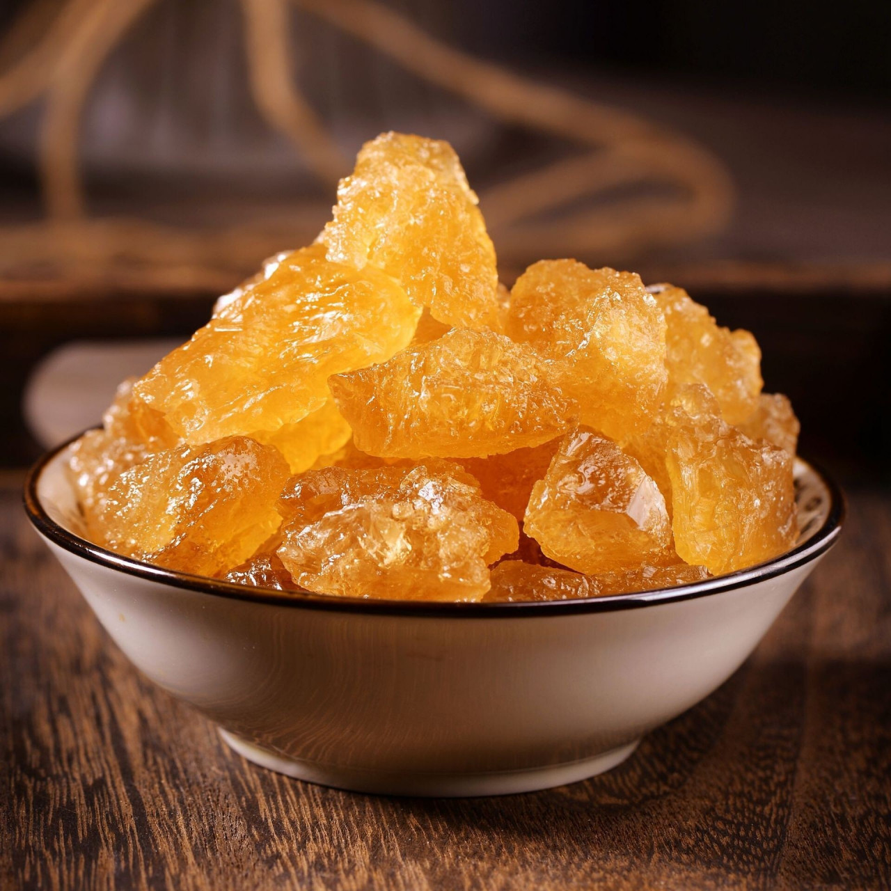 黄冰糖          了解一下 老冰糖又名土冰糖,老土冰糖,黄冰糖,块冰糖