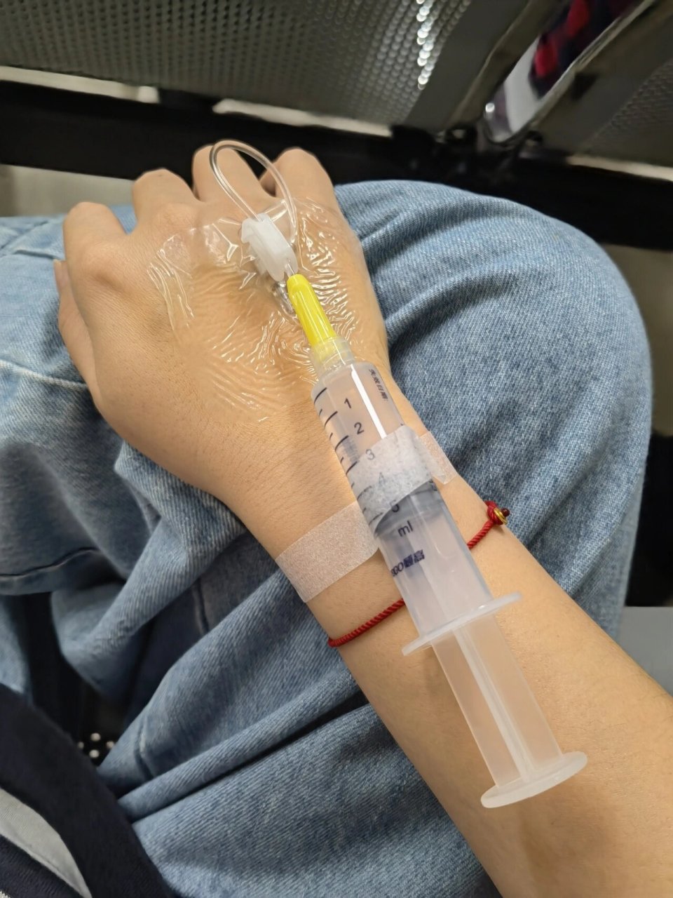 留置针为什么要打右手?