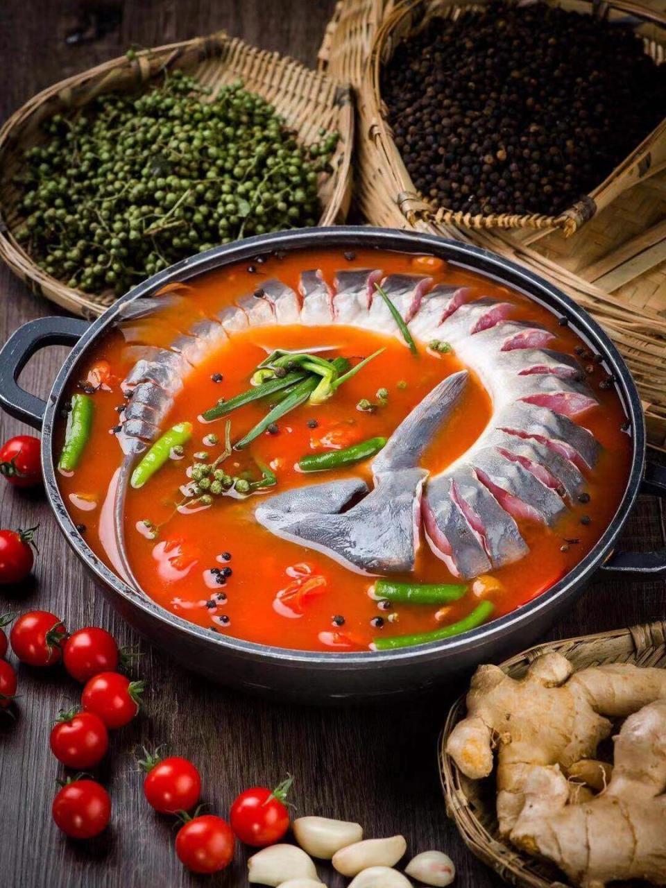 黔东南的美食 | 酸汤鱼 黔东南的美食 | 酸汤鱼 	 酸汤鱼发源于山清水