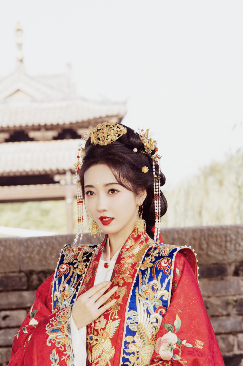 宣璐国风大片:凤冠霞帔,传承经典,十里红妆,扬国风之美