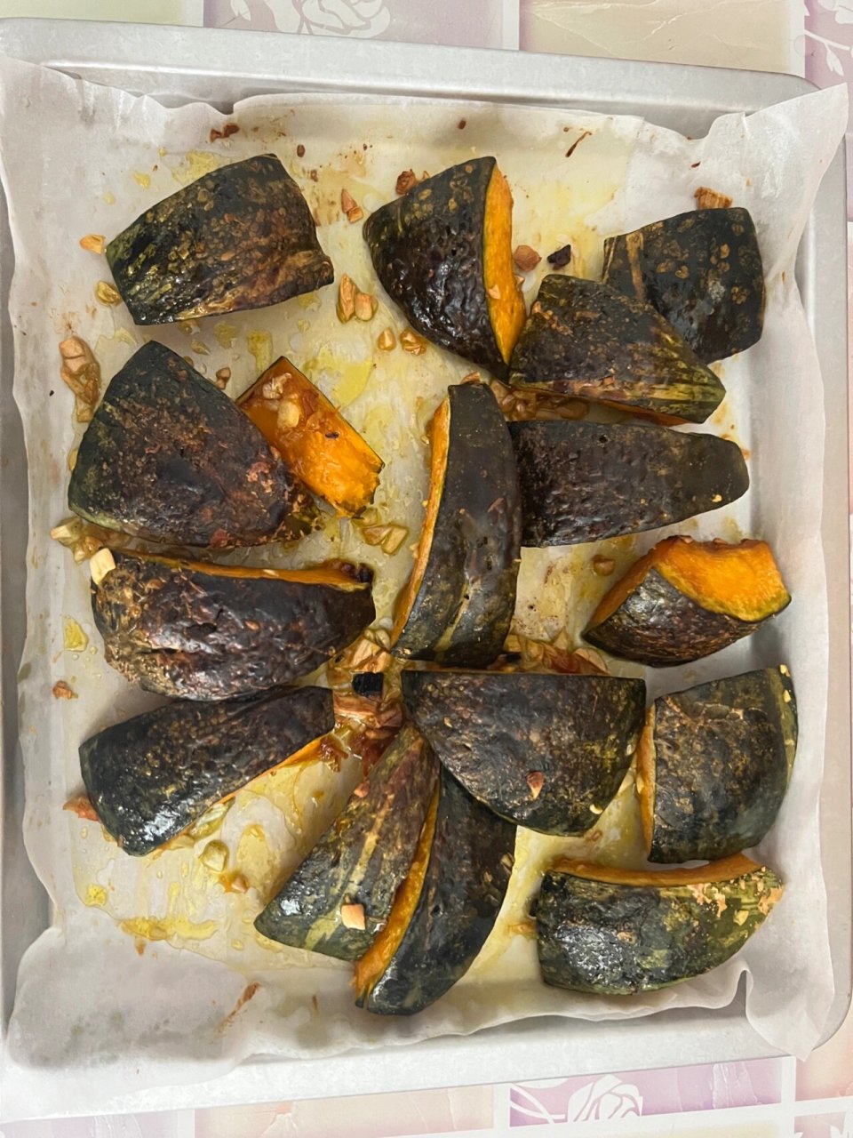 微波炉烤南瓜99教程 微波炉型号是:美的x3-233a 我的南瓜是:板栗