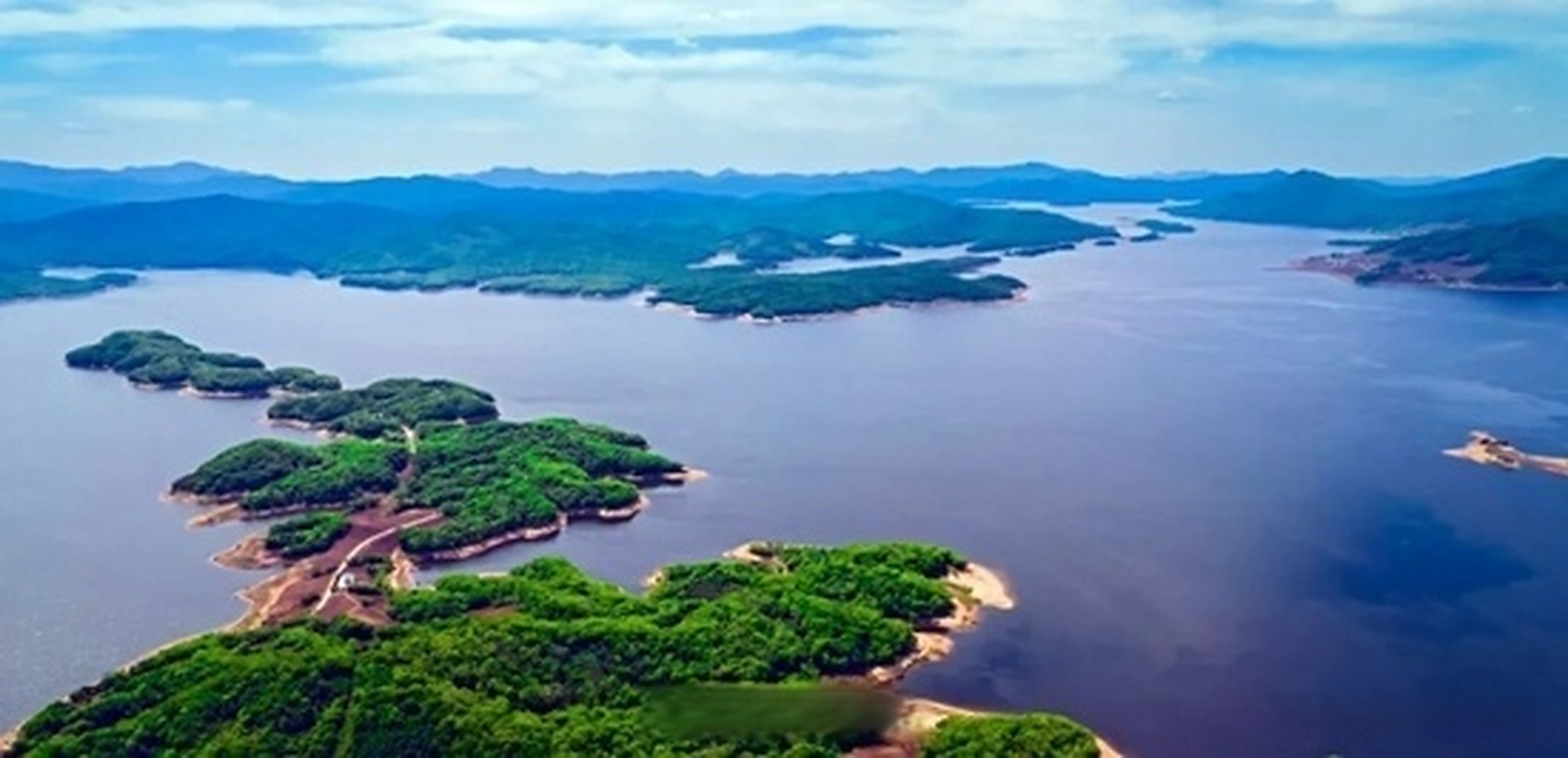 吉林很美我在等你#【初夏松花湖:生态静美 飞鸟翔集】近日,在松花湖