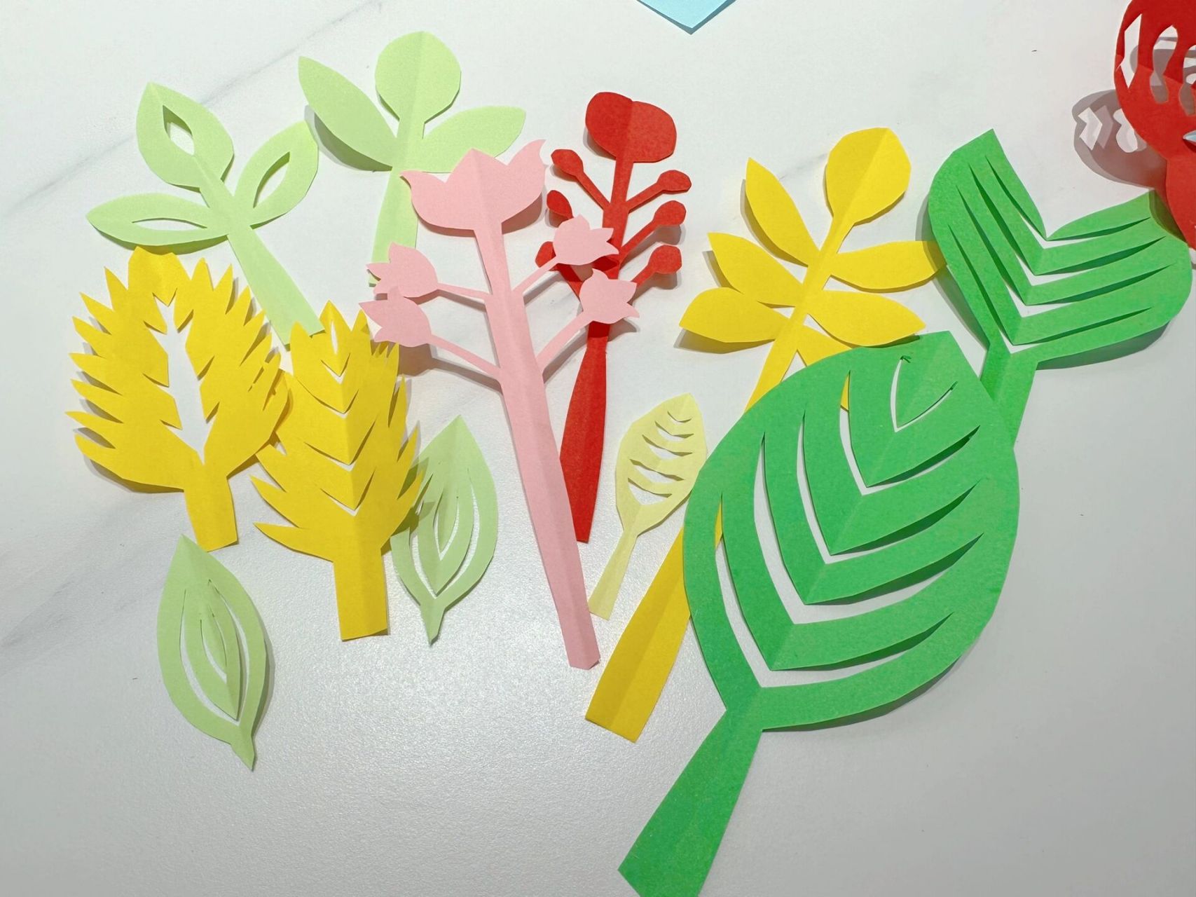 二年级数学实践作业 轴对称图形 剪纸窗花 关99我,跟着画,作业不用