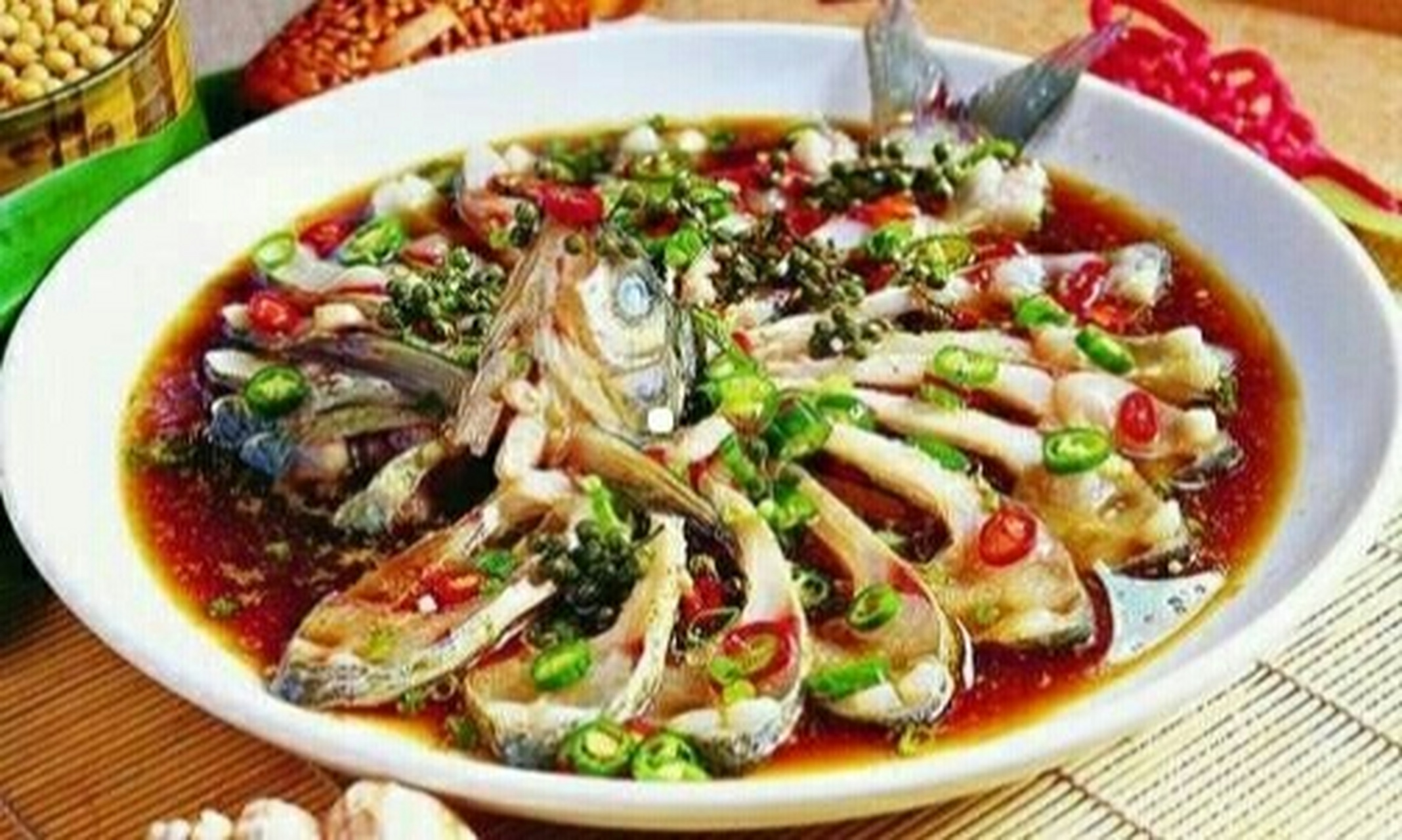 梦见吃鱼 梦见吃鱼,恋爱运稍有低迷.