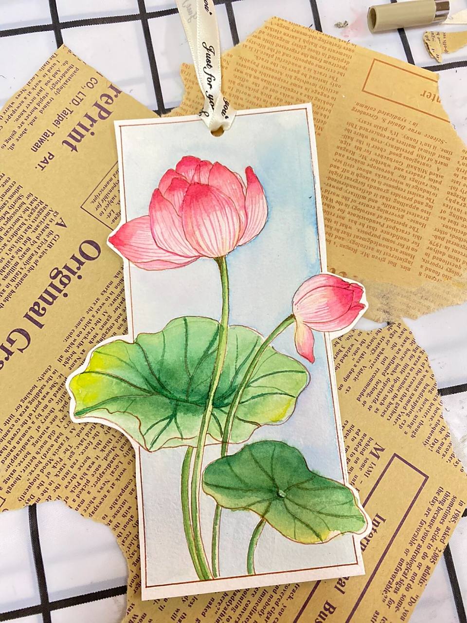 荷花水彩书签,粉粉的荷花 画一朵荷花书签