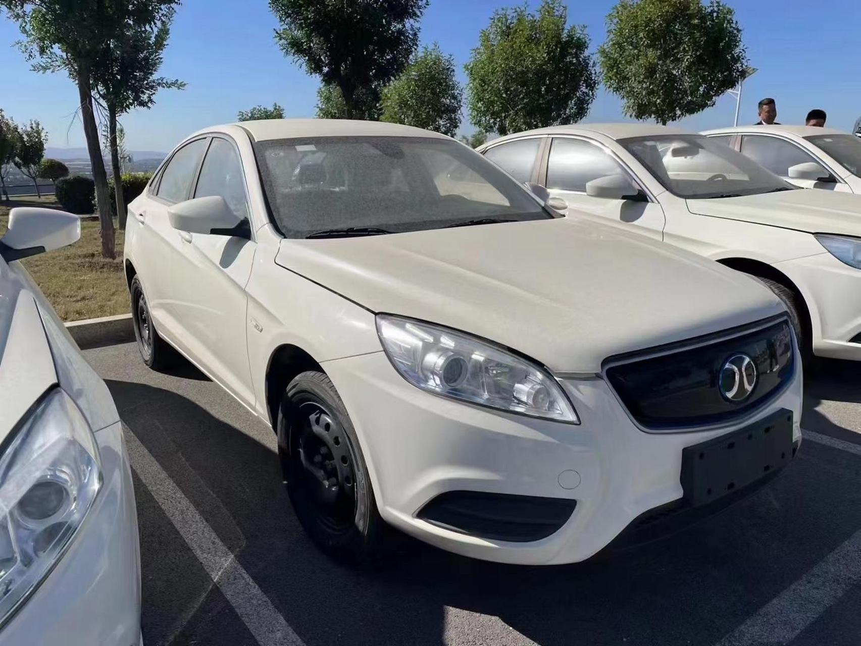 北汽eu300,新车未上牌,可以上个人一手户.新车指导价12.