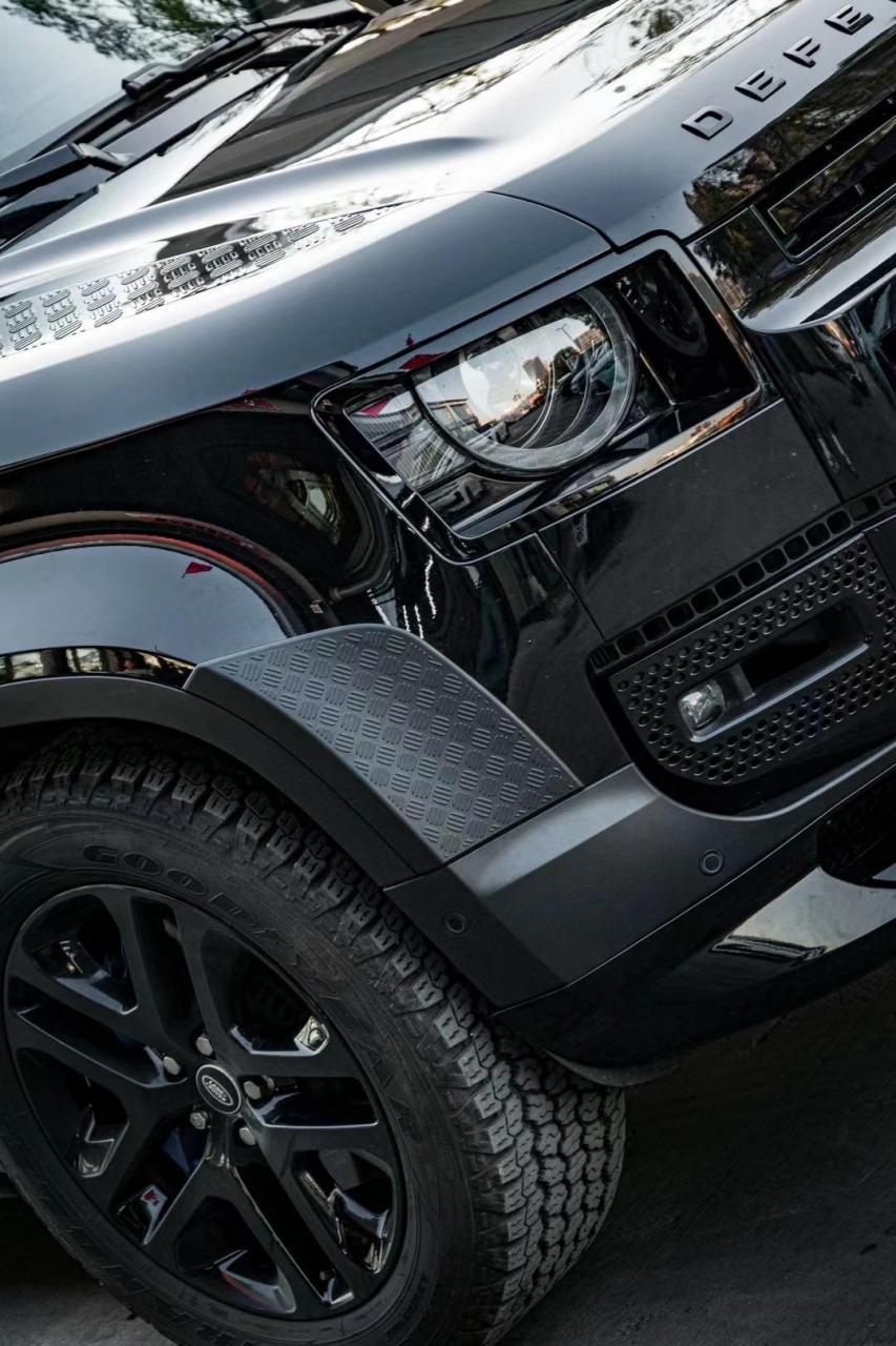 路虎defender110黑武士 "颜色的尽头是黑色,越野的镜头是卫士!