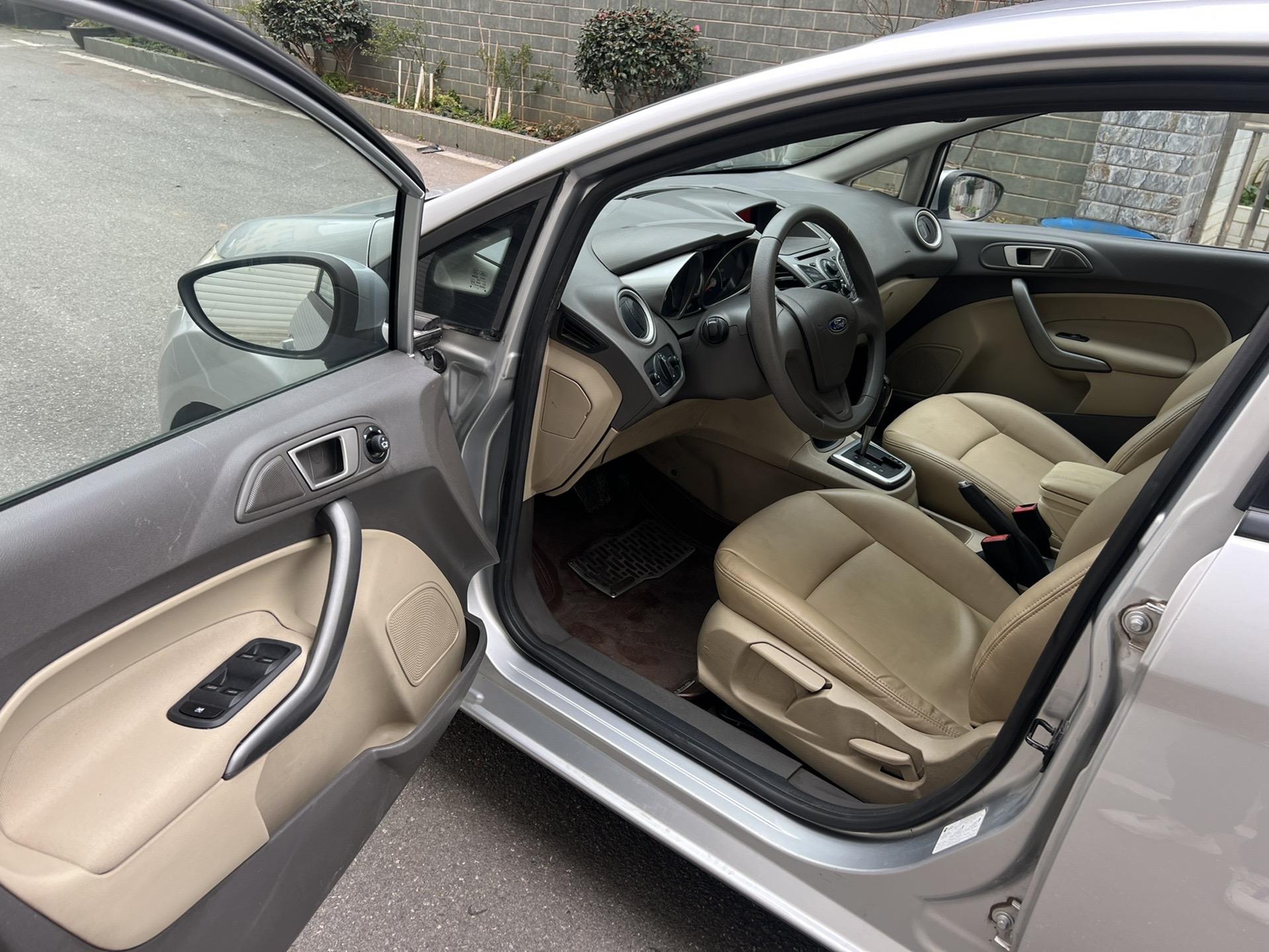 刚到12年福特嘉年华,自动档1