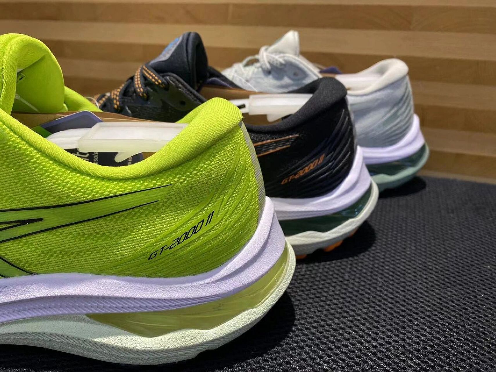 亚瑟士新一代gt-2000 11稳定系跑鞋进阶归来 新一代gt-2000 11在轻量