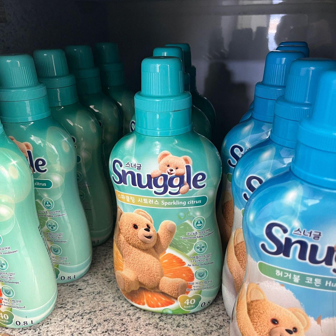 snuggle柔顺剂 在这个柔顺剂还没火的时候我就一直在使用,一直很喜欢