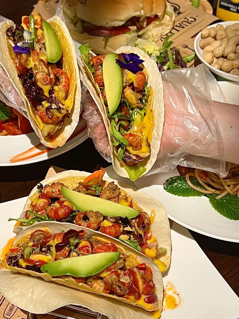 有16615说16615…郑州这家小龙虾塔可9415吼吼吃!