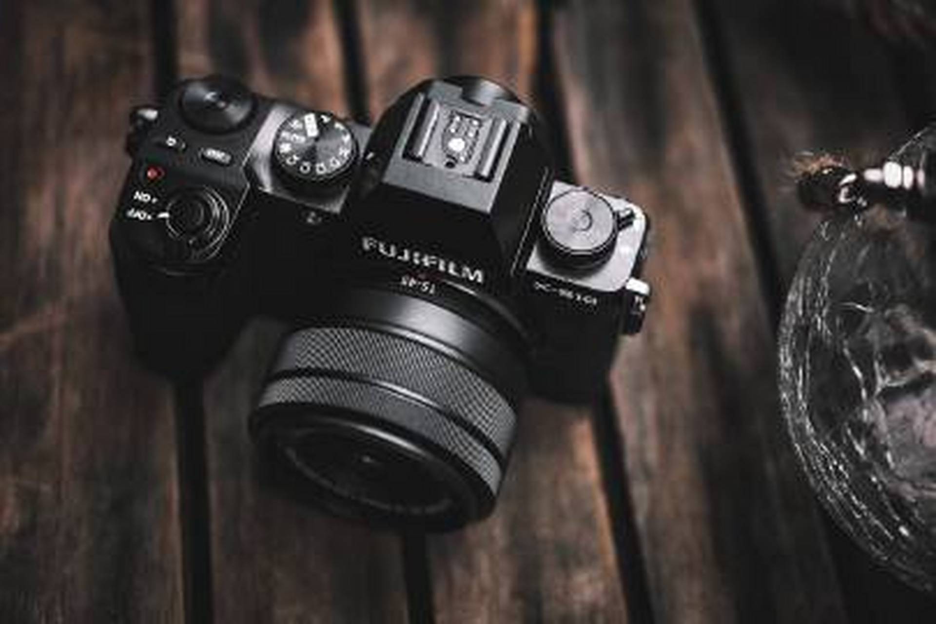 富士发布新品x-s20,虽然富士的相机作为半画幅相机价格却还这么高