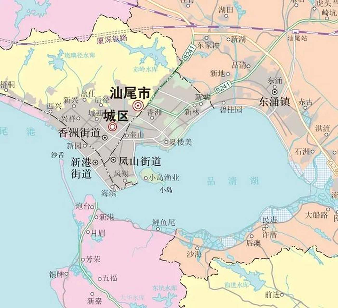 汕尾市城区主要在品清湖北岸,以后该往南岸发展,那样品清湖就成了