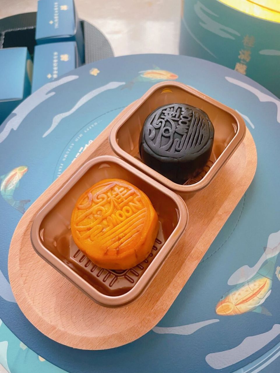 今年收到的第一份月饼是桂满陇的水月戏灯礼盒🎁 一直挺喜欢去桂满