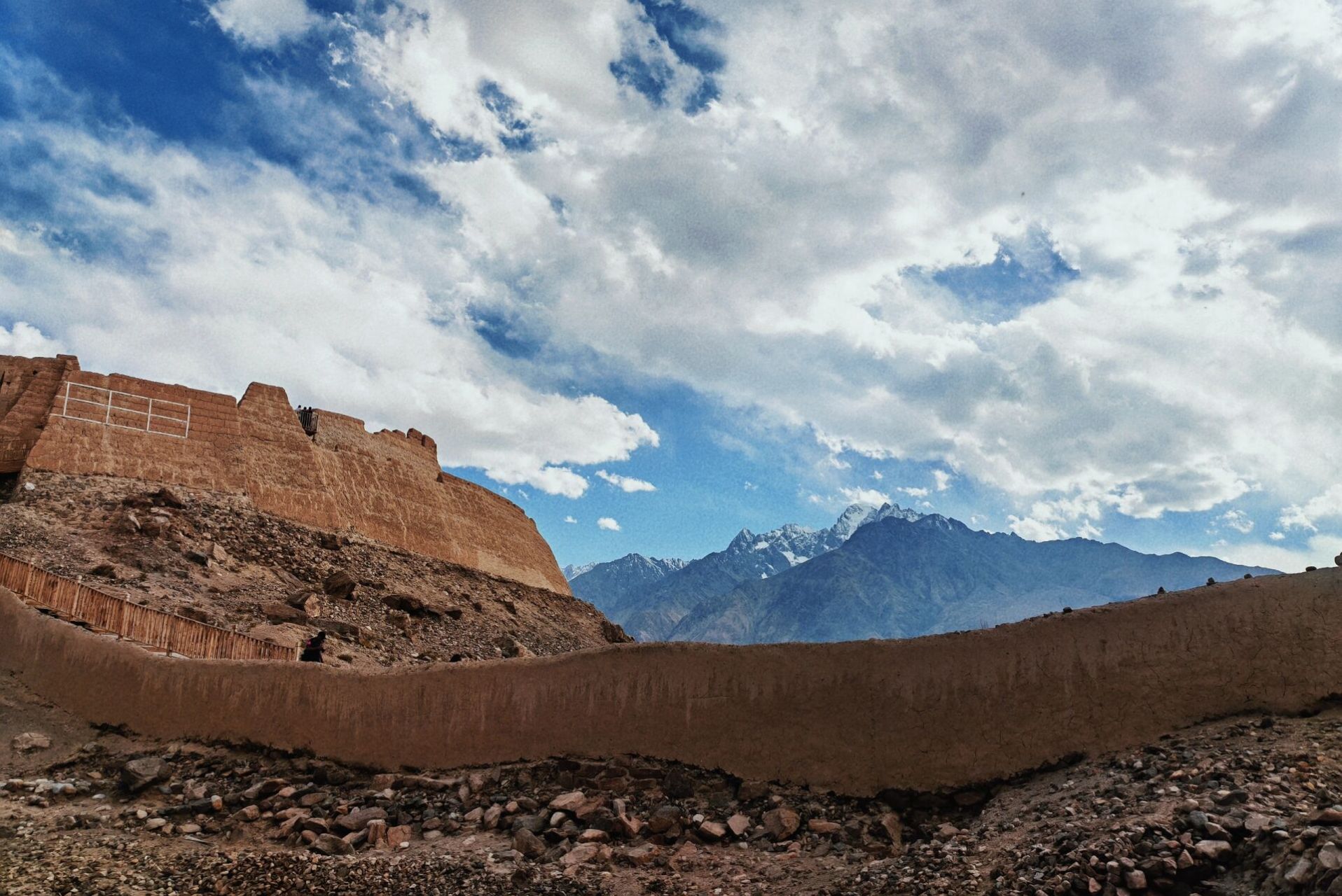 南疆塔县‖石头城下金草滩95 这是唐三藏法师玄奘西域讲经地 这是古