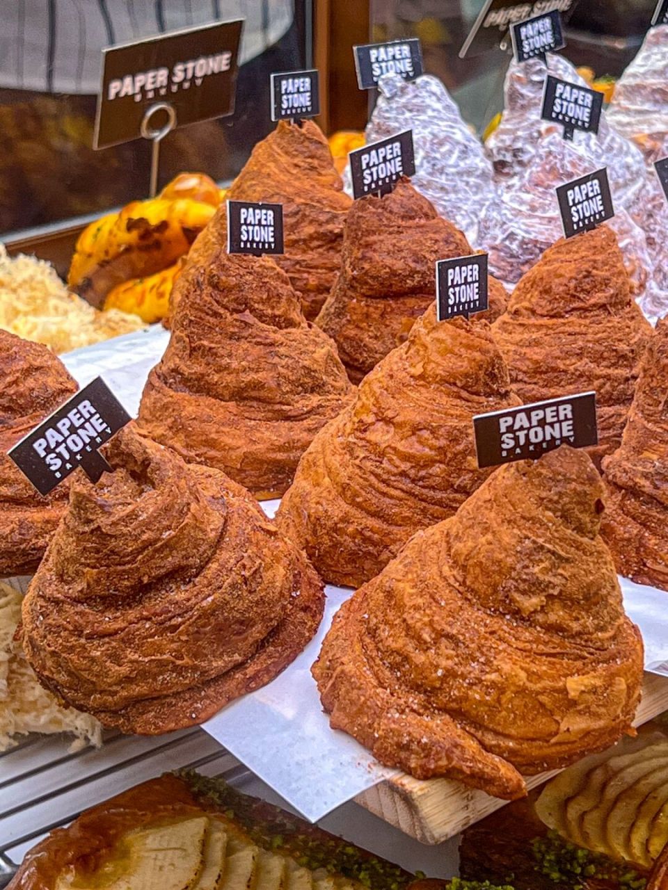 永远不要低估一个面包的外表…… paper stone的新品 很丑但很好吃!