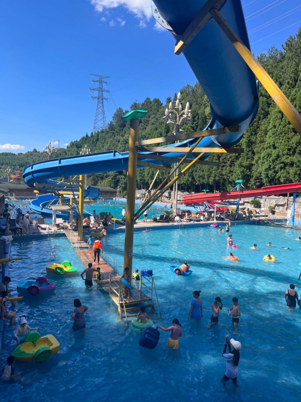 观山湖区生态温泉游泳度假村 推荐指数999999 首先说一下我自己