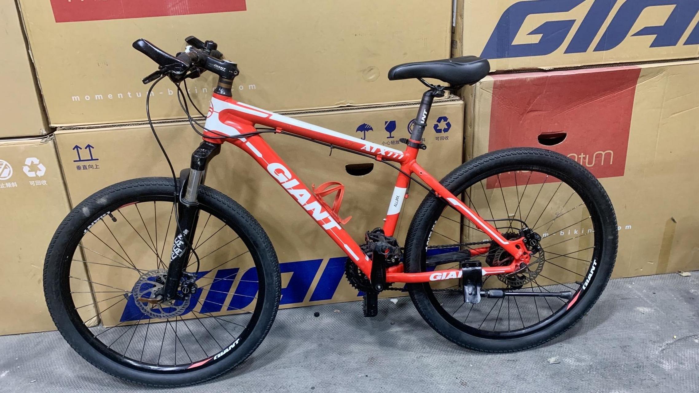 捷安特atx777.27速油刹,软叉,1498元.